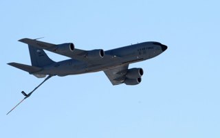 KC-135加油机